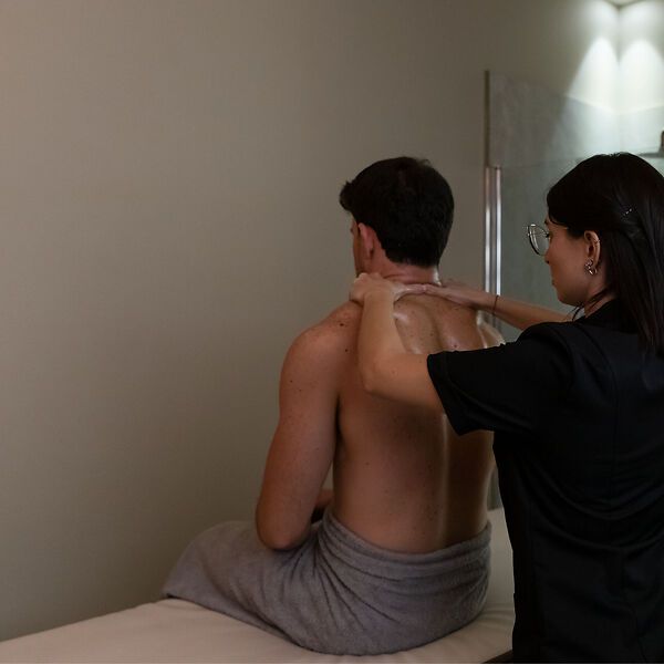 Massaggio decontratturante schiena